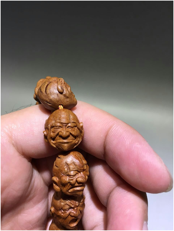 顶级大师老凯作品:十八罗汉龙纹桃核雕刻手串