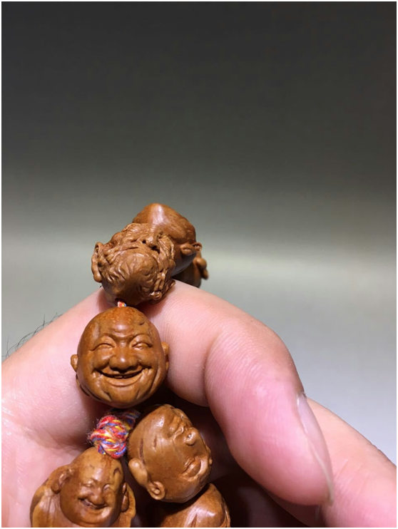 顶级大师老凯作品:十八罗汉龙纹桃核雕刻手串